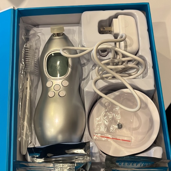 Rodan and Fields Macro Exfoliator - Picture 3 of 7